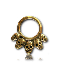 Load image into Gallery viewer, Septum Piercing Nasenringe Totenköpfe Messing 1,6 mm goldfarben nickelfrei antik exotisch Ohrring
