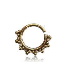 Load image into Gallery viewer, Septum Piercing Nasenringe kleine Zacken Messing 1 mm goldfarben antik Ohrring
