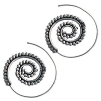 Load image into Gallery viewer, Messingohrringe versilbert Spiralen Punkte Muster oxidiert 925 sterling Silber
