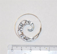 Cargar imagen en el visor de la galería, Messingohrringe versilbert Spiralen Linien S-Form Ornament 925 sterling Silber
