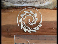 Load image into Gallery viewer, Messingohrringe versilbert Spiralen Zacken Dreiecke Muster 925 sterling Silber
