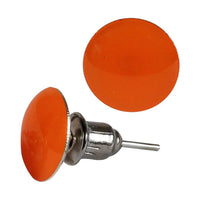 Load image into Gallery viewer, A pair of knallig runde konvexe Neon Acryl Unisex Ohrstecker mit nickelfreiem Edelstahl-Pin—ein Stecker von vorn, der andere seitlich inklusive Stecker sichtbar.
