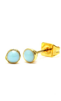 Cargar imagen en el visor de la galería, A pair of Brass Ohrstecker gewölbt rund 3 mm bunt gold Emaille nickelfrei Messing featuring round, light blue stones in simple gold bezels, displayed on a white background.
