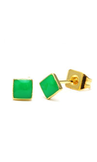 Cargar imagen en el visor de la galería, A pair of 12 mm brass Ohrstecker Stern Sterne, bunt and unisex, made from nickelfrei Edelstahl, are shown on a white background.
