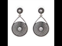 Load image into Gallery viewer, Brass Ohrstecker antik silberfarben rund Steine weiß mini Rauten Muster
