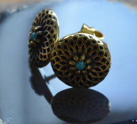 Load image into Gallery viewer, Messing Stein Ohrstecker antik gold Dahlie 10mm
