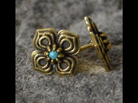 Load image into Gallery viewer, Messing Stein Kristall Ohrstecker gold Blume antik 10mm
