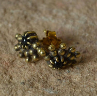 Load image into Gallery viewer, Messing Stein Kristall Ohrstecker gold Wimpern 12mm
