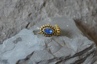 Load image into Gallery viewer, Messing Kristall Glitzer Ohrstecker gold Auge 12mm
