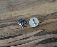 Load image into Gallery viewer, Ohrstecker Glas rund 12mm Zinklegierung Celtic Viking
