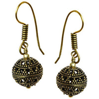 Load image into Gallery viewer, Ohrringe hohl Kugel Dreiecke Seile Messing antik golden Ohrhänger nickelfrei dunkel Tribal Brass
