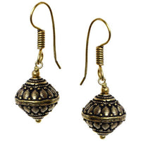 Load image into Gallery viewer, Ohrringe Kugeln Streifen Mandeln hohl Messing antik golden Ohrhänger nickelfrei Tribal Piercing
