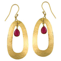Cargar imagen en el visor de la galería, Ohrringe Rubin Tropfen oval gehämmert Messing antik golden nickelfrei Ohrhänger Tribal Brass
