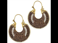 Cargar imagen en el visor de la galería, Ohrringe Sichel Blume oxidiert verziert Messing Brass antik golden nickelfrei Tribal Piercing
