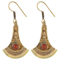 Cargar imagen en el visor de la galería, Ohrringe Axt Punkte verziert Sandstein Messing antik golden nickelfrei Ohrhänger Tribal Brass
