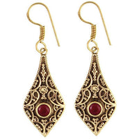 Cargar imagen en el visor de la galería, Ohrringe Tropfen spitz Bögen Rubin facettiert Messing antik golden nickelfrei Ohrhänger Tribal Brass
