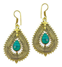 Cargar imagen en el visor de la galería, Ohrringe Malachit Tropfen Zopf Spitzen Kreuz Messing antik gold nickelfrei Tribal Brass Ohrhänger
