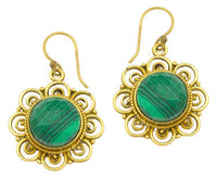 Cargar imagen en el visor de la galería, Ohrringe grün Malachit facettiert Blume Bögen Messing antik golden Tribal 25 mm
