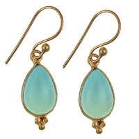 Load image into Gallery viewer, Ohrringe Tropfen Chalzedon Dreieck Messing antik golden Tribal Ohrhänger Brass Schmuck
