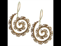 Cargar imagen en el visor de la galería, Ohrringe Spirale liegende Spiralen Rinne Messing antik golden Tribal Brass Ohrhänger
