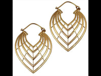 Cargar imagen en el visor de la galería, Brass Ohrringe Tribal Tropfen fünflagig umgedreht antik golden gewölbt Messing
