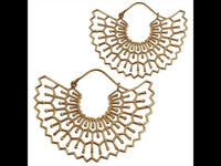 Load image into Gallery viewer, Brass Ohrringe Tribal halbe Blüte Staubblätter antik golden Messing
