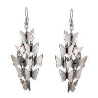 Cargar imagen en el visor de la galería, Brass Ohrringe silberfarben lang kleine Schmetterlinge Anhänger
