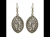 Cargar imagen en el visor de la galería, Brass Ohrringe goldfarben oval spitz oxidiert Löcher Blume
