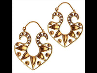 Load image into Gallery viewer, Messing Ohrring Herz-Form Blätter Schnörkel Bügel Verschluss antik golden Ohrhänger
