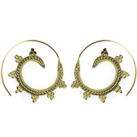 Load image into Gallery viewer, Spiralen Ohrringe Dreiecke Kreise Kerbe Messing Brass antik golden nickelfrei Piercing Tribal
