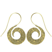 Load image into Gallery viewer, Ohrringe Spirale Blüten schraffiert Messing antik golden Tribal Ohrhänger nickelfrei Piercing

