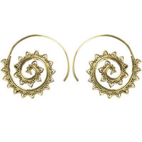 Cargar imagen en el visor de la galería, Spiralen Ohrringe Dreiecke Tropfen Kerbe Messing Brass antik golden nickelfrei Tribal Piercing
