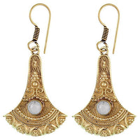 Cargar imagen en el visor de la galería, Ohrringe Axt Punkte verziert Mondstein Messing antik golden nickelfrei Ohrhänger Tribal Brass
