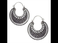 Cargar imagen en el visor de la galería, Brass Ohrringe Halbmond Sichel Form Blumen silbern Messing Bügel
