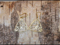 Cargar imagen en el visor de la galería, Ohrringe Dreieck Mandel Spiralen Messing antik golden Tribal Brass Ohrhänger nickelfrei Schmuck

