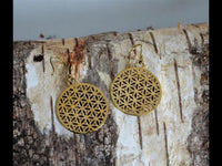 Cargar imagen en el visor de la galería, Ohrringe dick Blumen Blume des Lebens rund Messing antik golden nickelfrei Tribal Brass
