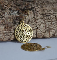 Cargar imagen en el visor de la galería, Ohrringe dick Blumen Blume des Lebens rund Messing antik golden nickelfrei Tribal Brass
