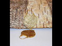 Load image into Gallery viewer, Brass Ohrringe Tribal Tropfen Blatt Blumenmuster antik golden Messing
