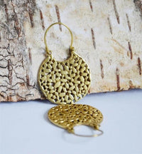 Load image into Gallery viewer, Brass Ohrringe Tribal gewölbt Ellipsen Kreis antik golden Messing
