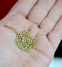 Load image into Gallery viewer, Brass Ohrringe Tribal gewölbt Ellipsen Kreis antik golden Messing
