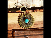 Cargar imagen en el visor de la galería, Ohrringe Türkis Stein Zopf Blätter Punkte Dreiecke Messing Ohrhänger türkis nickelfrei gold
