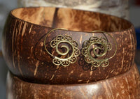 Load image into Gallery viewer, Spiralen Ohrringe antik golden Messing mit verschlungenen Verzierungen Tribal
