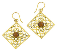 Cargar imagen en el visor de la galería, Ohrringe Tigerauge Karo Ornamente glänzend Messing antik golden Tribal 40 mm
