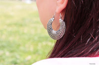 Load image into Gallery viewer, Brass Ohrringe Blumensichel silbern Messing
