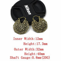 Load image into Gallery viewer, Messing Ohrringe gold Blume antik Bogen Piercing
