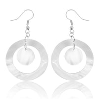 Cargar imagen en el visor de la galería, Perlmutt Muschel Ohrringe 32 mm Kreis Ring Edelstahl nickelfrei weiß schillernd
