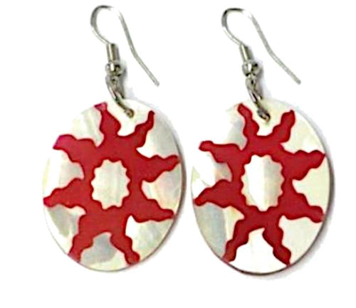 Perlmuttmuschel-Ohrringe, ovale weiße Perlmuttmuschel-Ohrringe mit rotem Sonnenmuster, handbemalt und mit Bügel aus Edelstahl