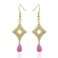 Load image into Gallery viewer, Ohrringe 18 karat vergoldet Raute Muster Tropfen Stein rosa facettiert nickelfrei
