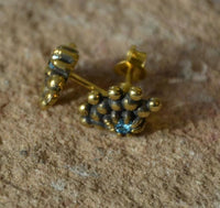 Load image into Gallery viewer, Messing Stein Kristall Ohrstecker gold Wimpern 12mm
