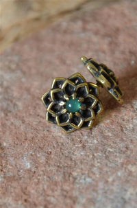 Load image into Gallery viewer, Messing Stein Kristall Ohrstecker gold Sternblume 12mm
